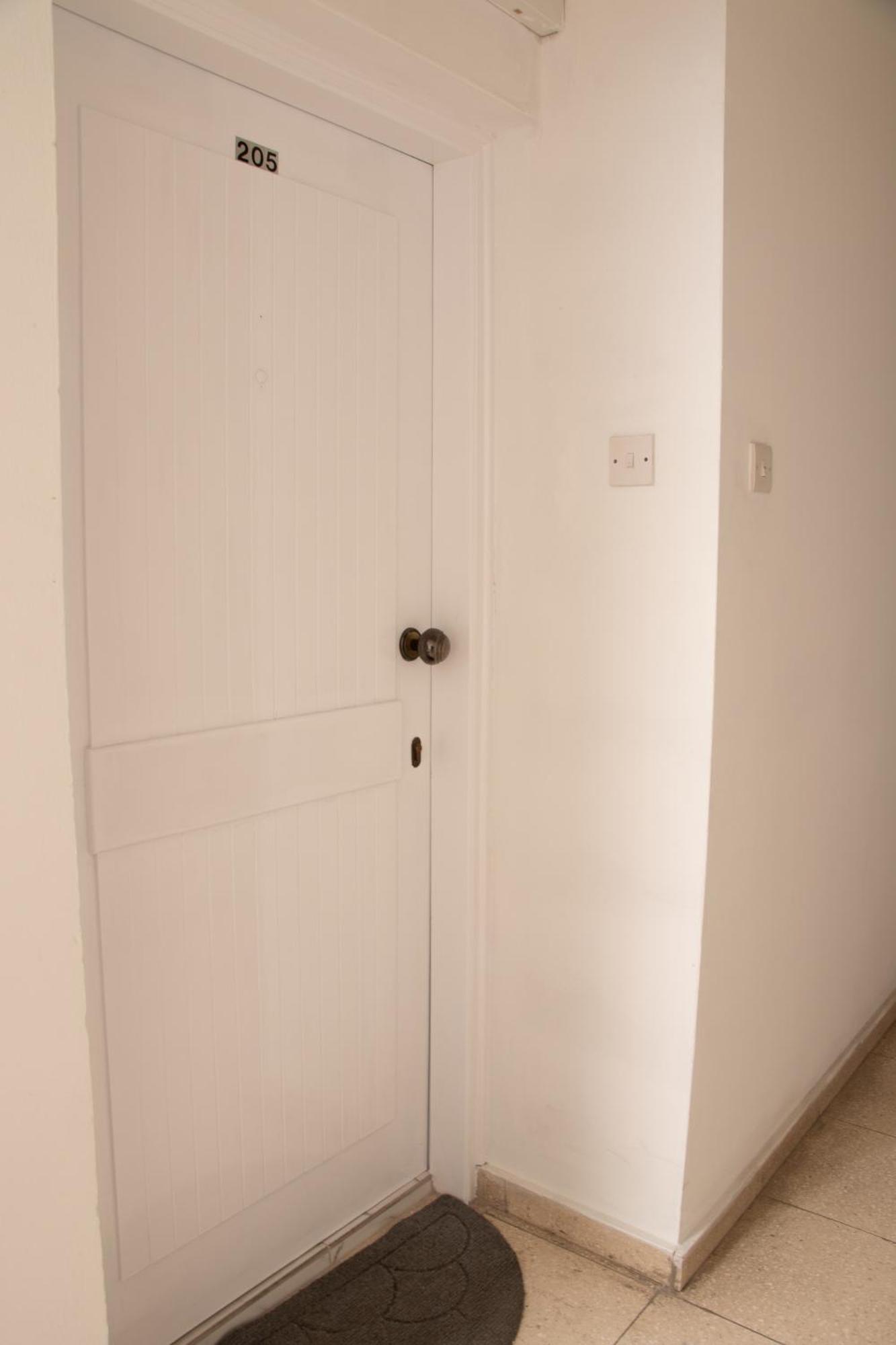 Apartment,Near The Beach Pinikoudes Larnaca Ngoại thất bức ảnh