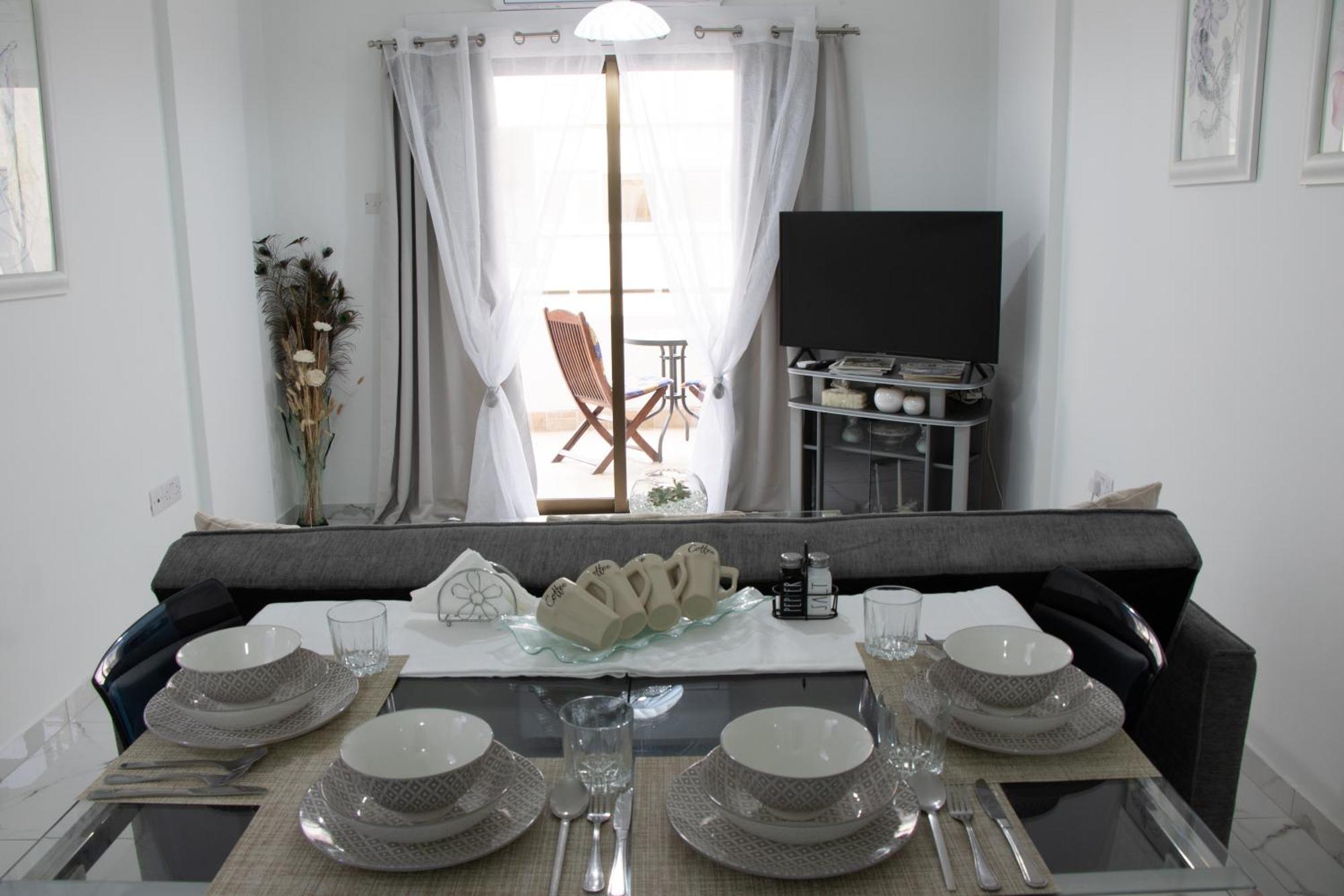 Apartment,Near The Beach Pinikoudes Larnaca Ngoại thất bức ảnh