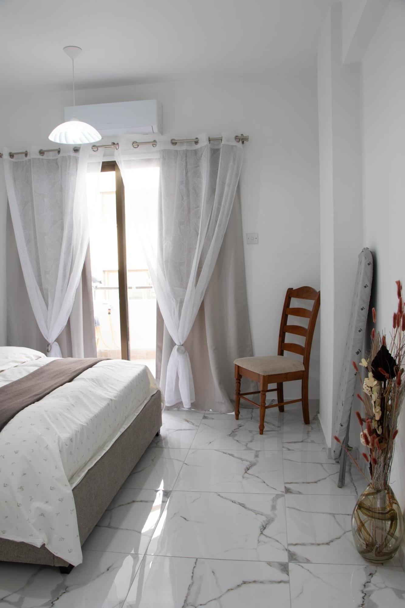 Apartment,Near The Beach Pinikoudes Larnaca Ngoại thất bức ảnh