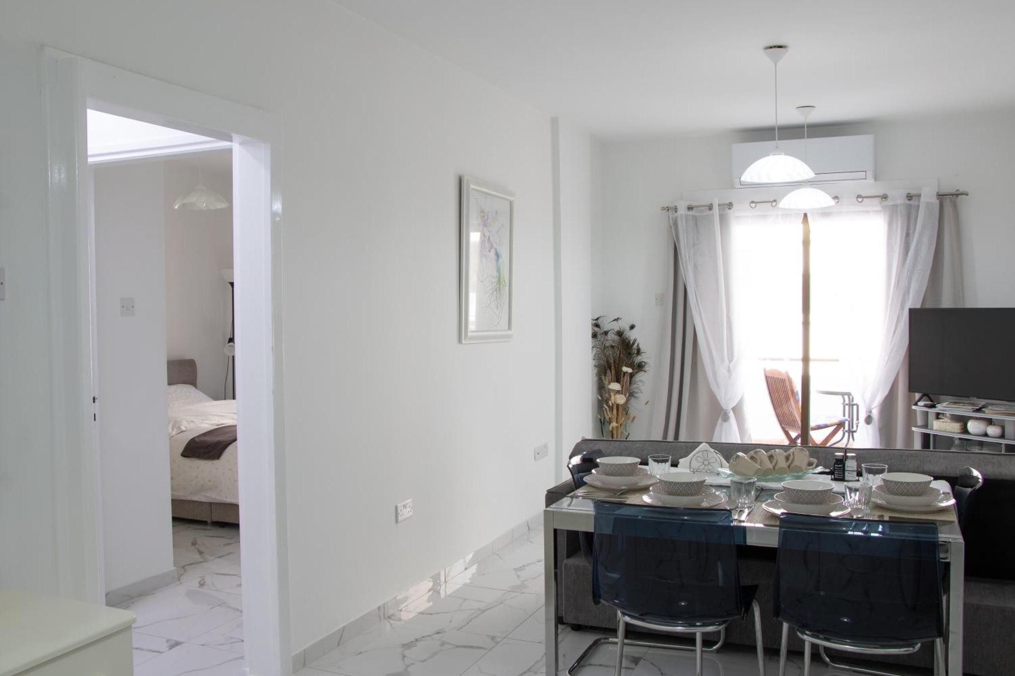 Apartment,Near The Beach Pinikoudes Larnaca Ngoại thất bức ảnh
